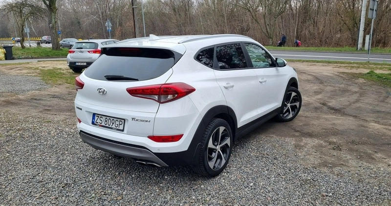 Hyundai Tucson cena 61900 przebieg: 174000, rok produkcji 2016 z Kamieńsk małe 211